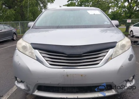 2014 Toyota Sienna Xle V6 8 Passenger z USA, uszkodzony, nr VIN 5TDYK3DC4ES407634